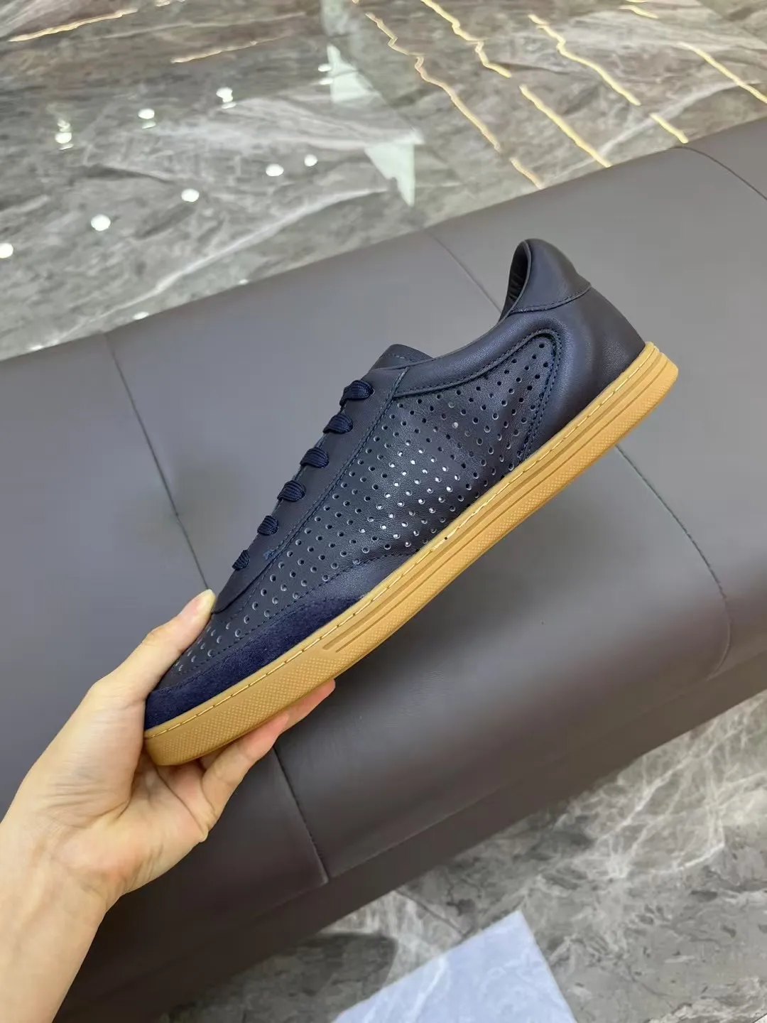 Men's Men's Shoes 💰400 [New Style] 🐝🐝DG—Dolce&G men's calfskin sneakers Portofino Yacht shoes, simple and versatile design, unique saddle leather soles. The Dolce &G logo rear wing is the icing on the cake. Imported cowhide + rubber outsole Size: 39-44 (customized at 38.45)